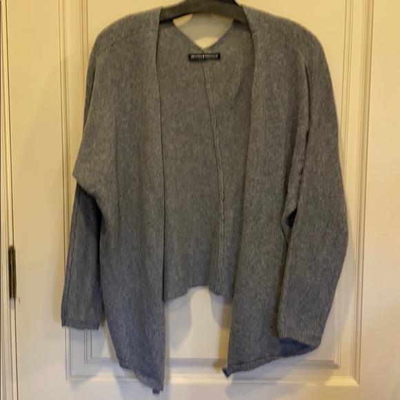Brandy Melville sweater - Picture 7 of 7